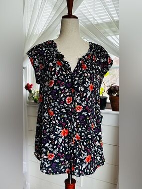 Daniel Rainn Indigo Floral Print Bernal Split Neck Blouse 
Size: Small